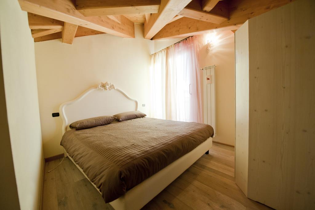 Residence La Corte Vezza dʼOglio Camera foto
